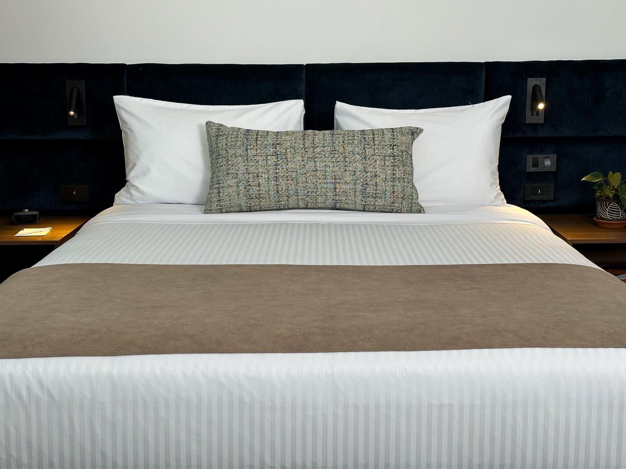 Hotel Wyndham Quito Airport Puembo Exterior foto A bed runner