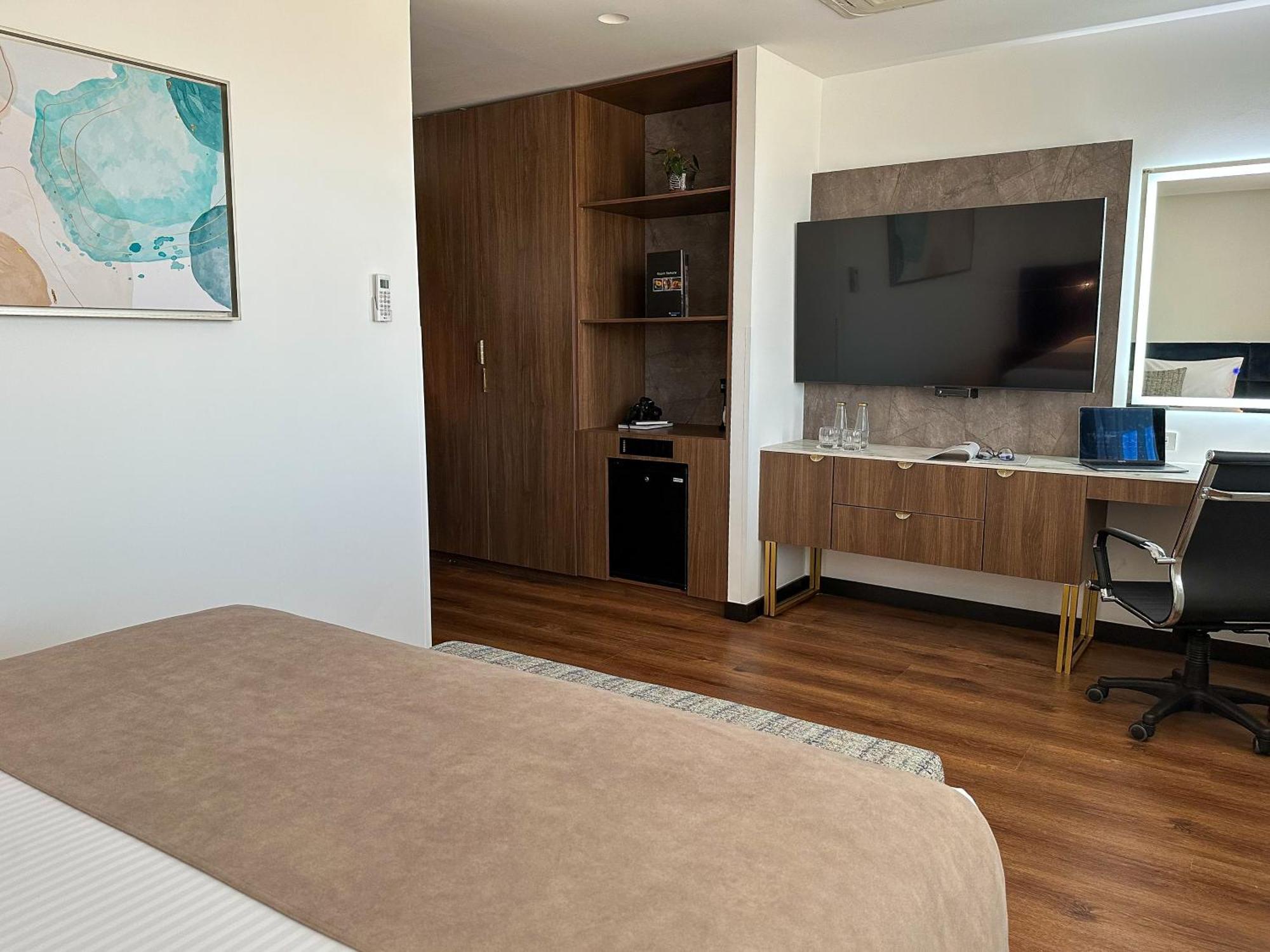 Hotel Wyndham Quito Airport Puembo Exterior foto A room at the hotel
