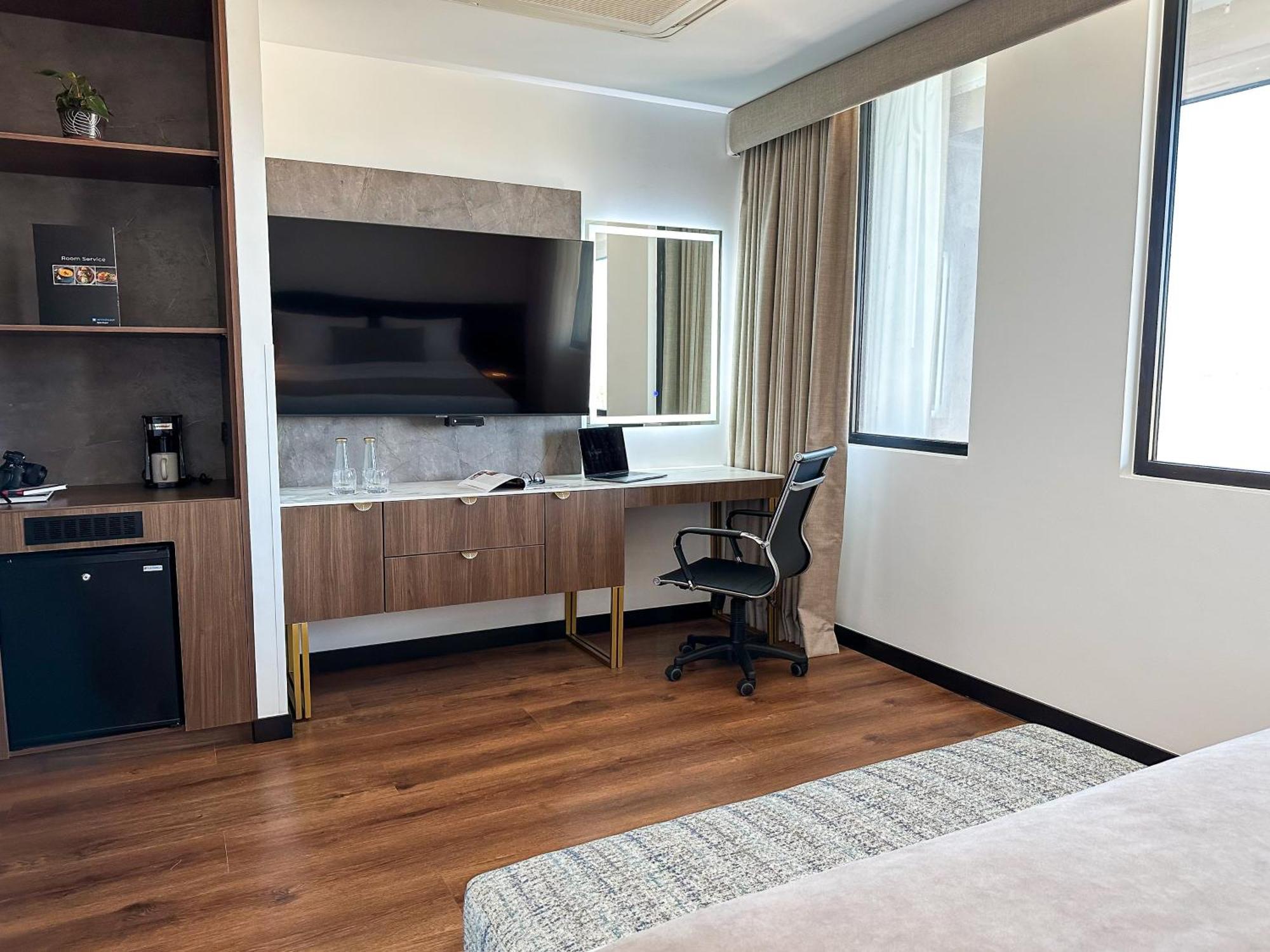 Hotel Wyndham Quito Airport Puembo Exterior foto A room at the hotel