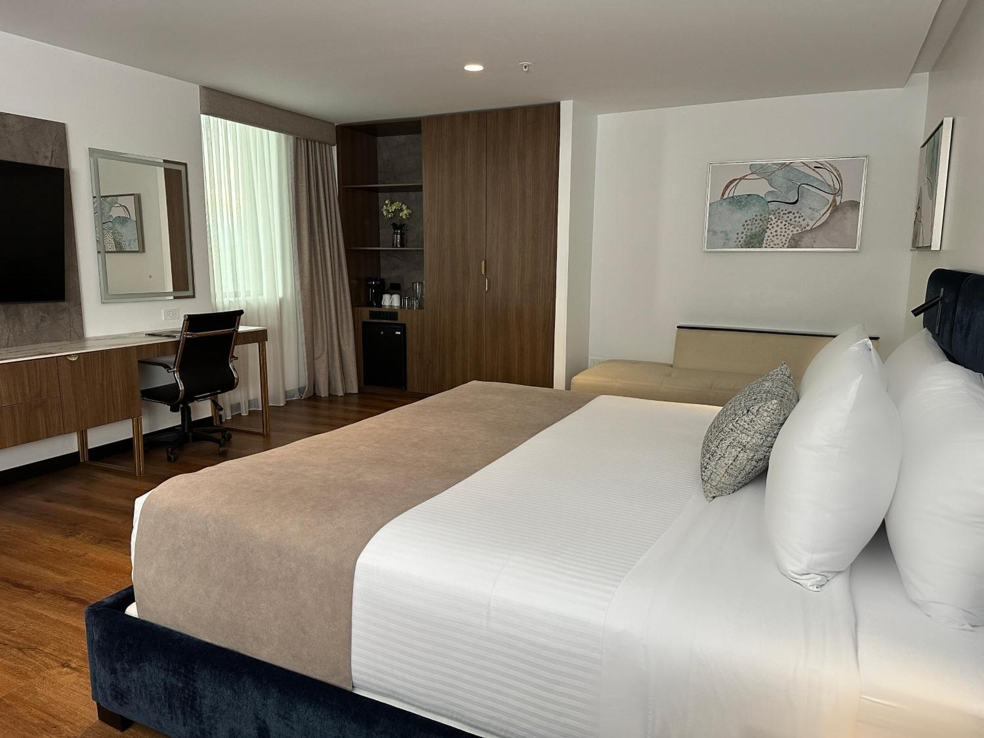 Hotel Wyndham Quito Airport Puembo Exterior foto A room at the hotel