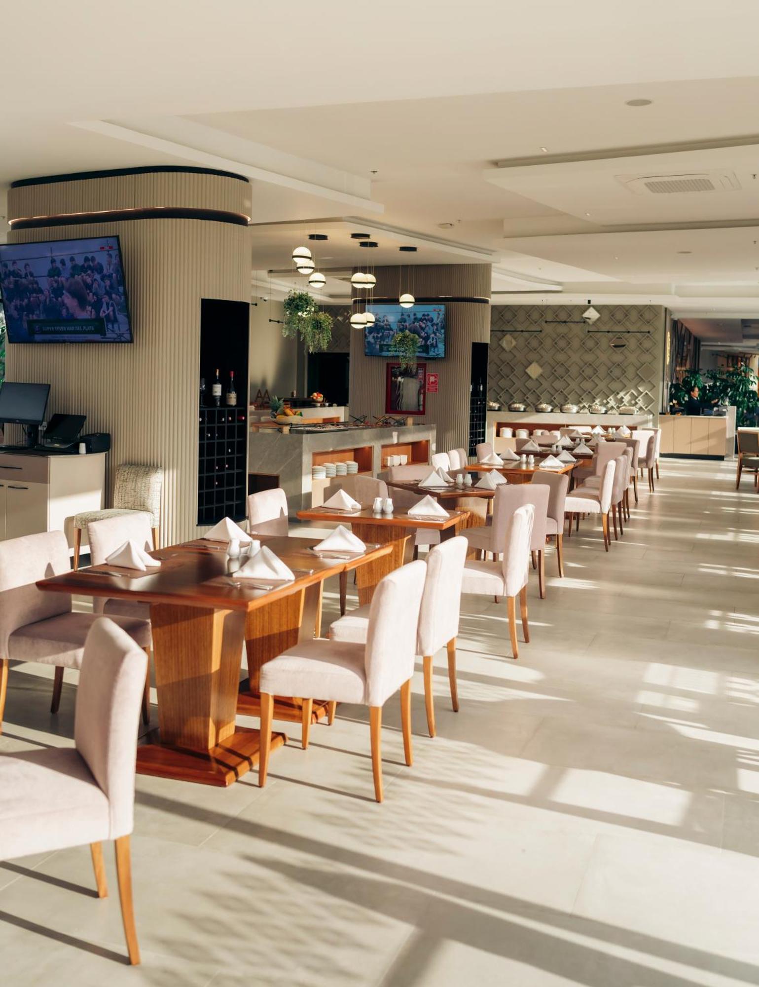 Hotel Wyndham Quito Airport Puembo Exterior foto The restaurant